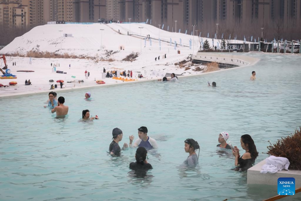 Visitors enjoy outdoor hot spring at a hot spring resort in Shenyang, northeast China's Liaoning Province, Jan. 9, 2026. Leveraging its unique natural resources, Shenyang offers special winter tourism experiences by combining ice-and-snow activities with hot springs, attracting visitors from across the country. (Photo: Xinhua)