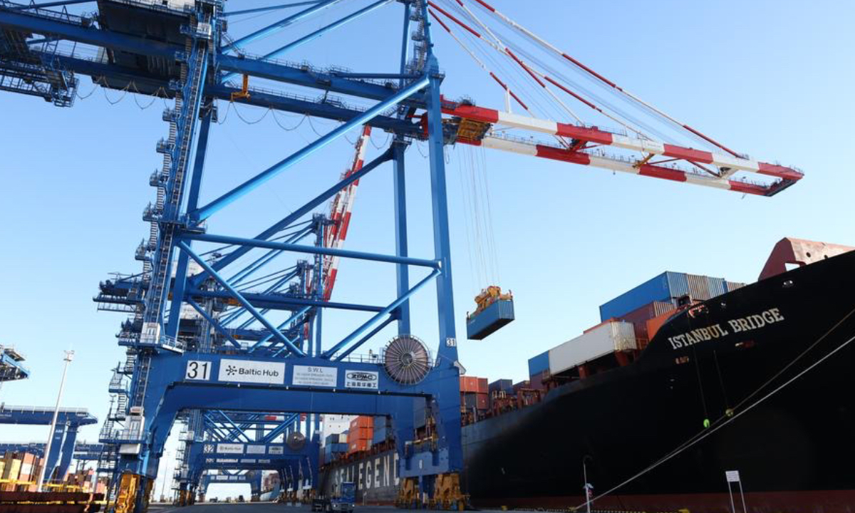 A container is being unloaded from the Istanbul Bridge, the first vessel on the China-Europe Arctic container express route, at the Port of Gdansk, Poland, on October 19, 2025.Photo: Xinhua