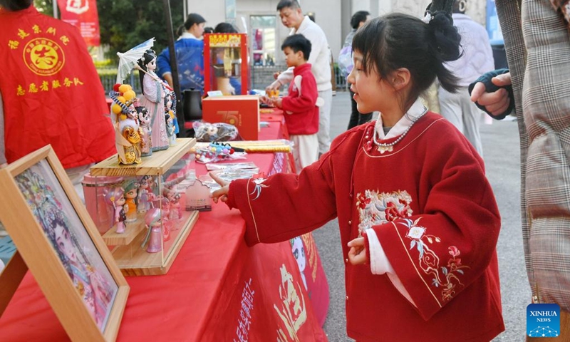 A girl visits a cultural and creative products fair at Xihu Park in Fuzhou, southeast China's Fujian Province, Jan. 10, 2026. In recent years, Fujian Province has stepped up efforts to explore distinctive cultural resources, fostering new scenarios, formats, and models for cultural consumption to promote the high-quality growth of the cultural and tourism economy. (Photo: Xinhua)