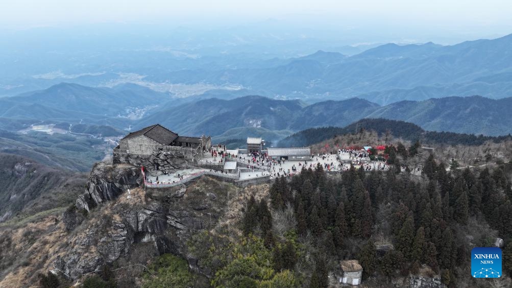 An aerial drone photo taken on Jan. 10, 2026 shows tourists visiting the Hengshan Mountain scenic spot in Hengyang City, central China's Hunan Province. (Photo: Xinhua)