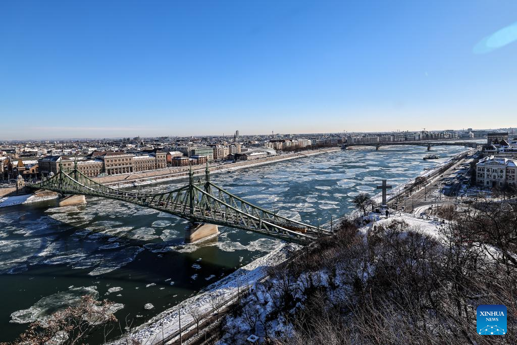 Ice floes drift on the Danube River in Budapest, Hungary, on Jan. 12, 2026. (Photo by David Balogh/Xinhua)