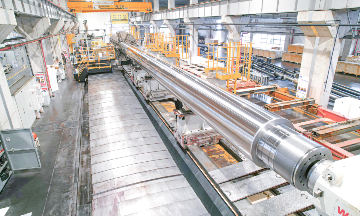 A record-setting domestically developed giant hydraulic cylinder, the core component of the world’s largest pile-driving vessel, rolls off the production line in East China’s Jiangsu Province on Friday. Photo: Screenshot from People’s Daily report
