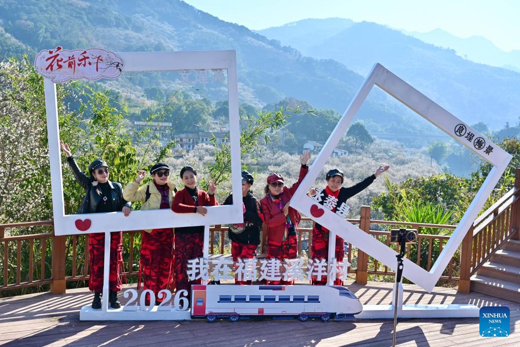 Tourists pose for photos in Yongtai County, southeast China's Fujian Province, Jan. 10, 2026. The annual plum blossom festival kicked off here on Saturday and is expected to promote local tourism and present the natural beauty of the county through various cultural activities. (Photo: Xinhua)