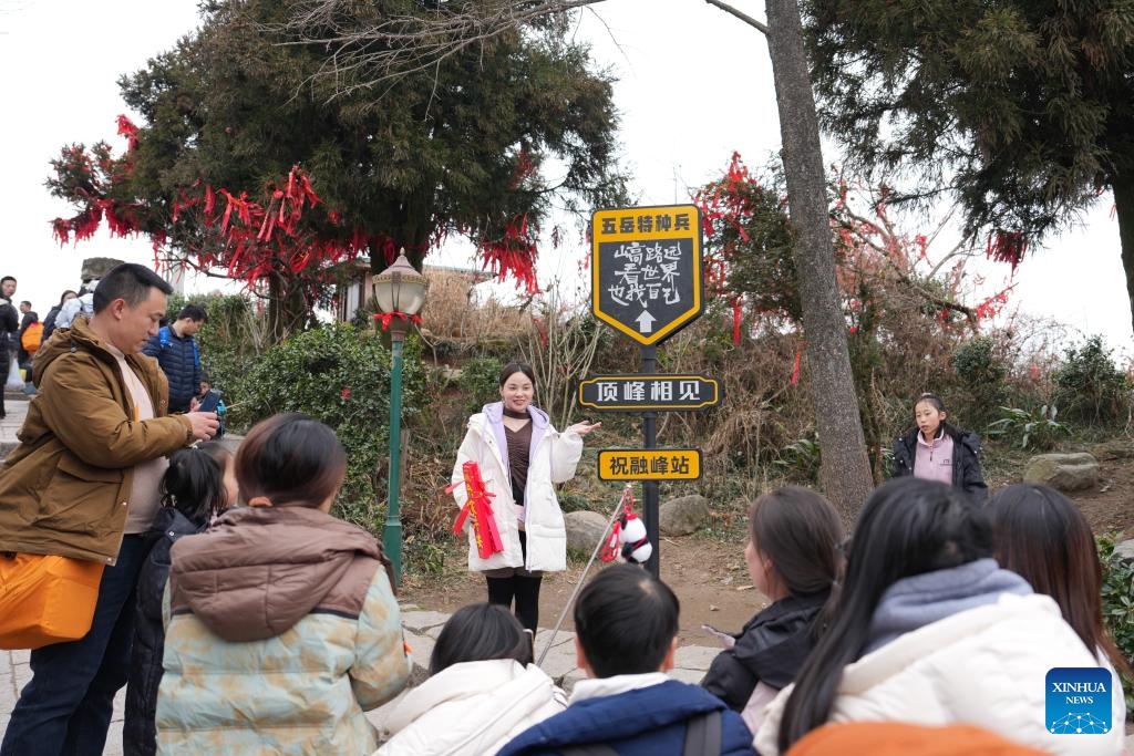 A tourist poses for photos at the Hengshan Mountain scenic spot in Hengyang City, central China's Hunan Province, Jan. 10, 2026. (Photo: Xinhua)