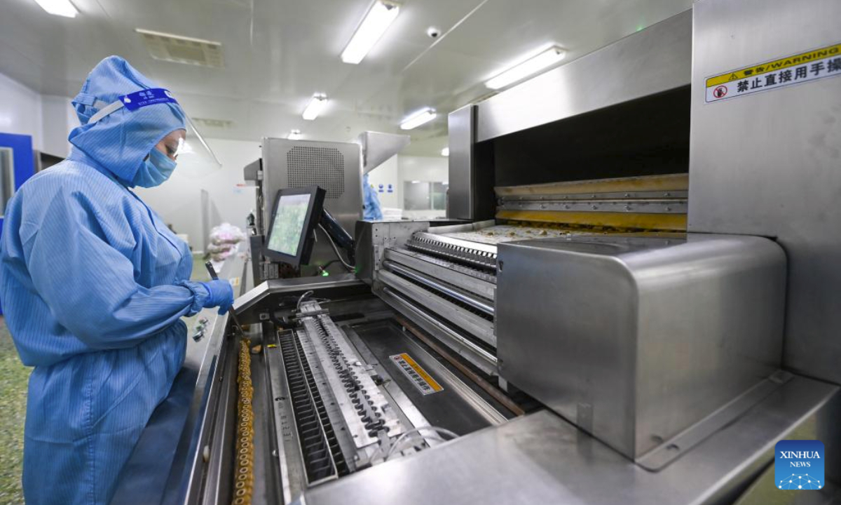 A staff member works at a workshop of the Tianjin Pharmaceutical Da Ren Tang Group Co., Ltd. in Tianjin, north China, Dec. 25, 2025. (Xinhua/Zhao Zishuo)