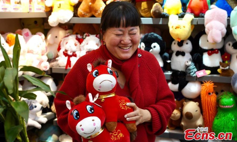 Zhang Huoqing, a merchant in Yiwu, east China's Zhejiang Province, displays a 