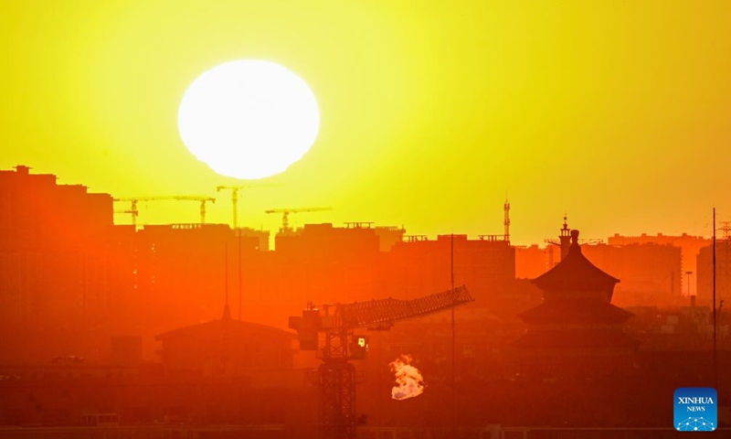 This photo taken on Jan. 11, 2026 shows a view of the sunrise in Beijing, capital of China. (Xinhua/Chen Yehua)
