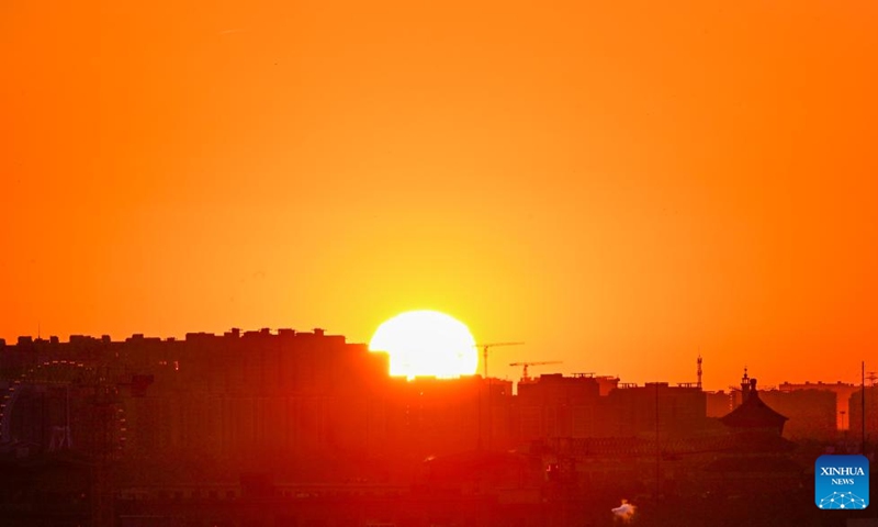 This photo taken on Jan. 11, 2026 shows a view of the sunrise in Beijing, capital of China. (Xinhua/Chen Yehua)