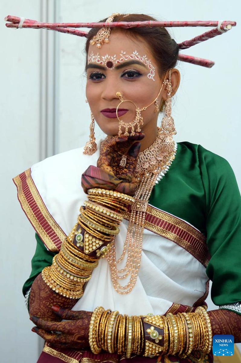 A bride poses for a photo during a mass wedding ceremony in Karachi, Pakistan, Jan. 11, 2026. Photo: Xinhua