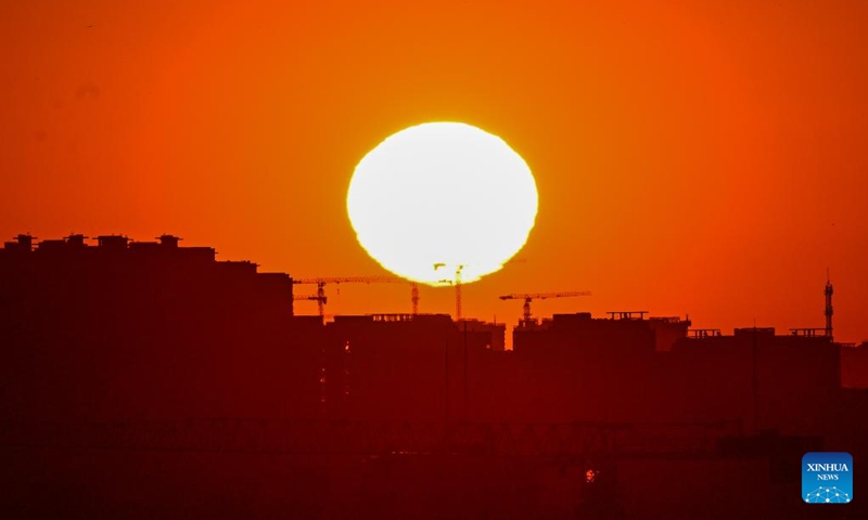 This photo taken on Jan. 11, 2026 shows a view of the sunrise in Beijing, capital of China. (Xinhua/Chen Yehua)
