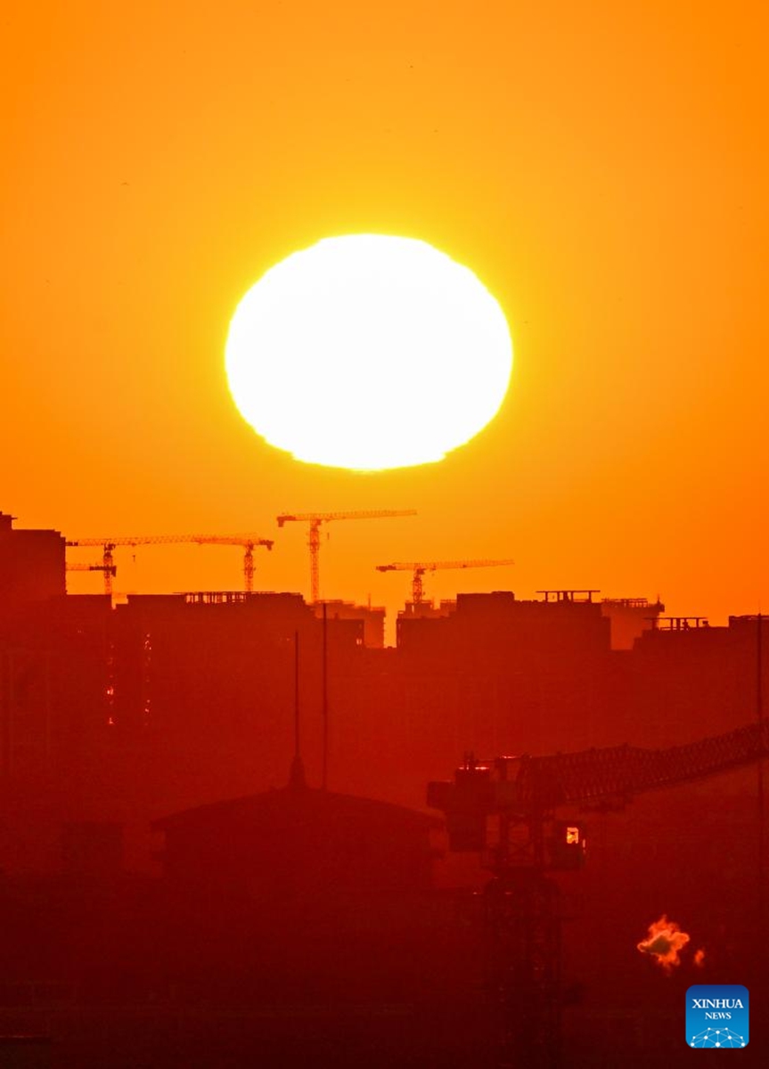 This photo taken on Jan. 11, 2026 shows a view of the sunrise in Beijing, capital of China. (Xinhua/Chen Yehua)