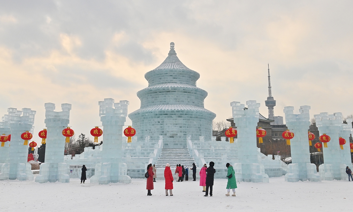 Tourists check out a giant ice sculpture of the Hall of Prayer for Good Harvests, or Qiniandian, of Beijing’s Tiantan (Temple of Heaven) Park in Changchun, Northeast China’s Jilin Province on January 12, 2026. The Temple of Heaven, founded in the first half of the 15th century, is the place where emperors of the Ming (1368-1644) and Qing (1644-1911) dynasties in China prayed to heaven for bumper harvests. Photo: VCG