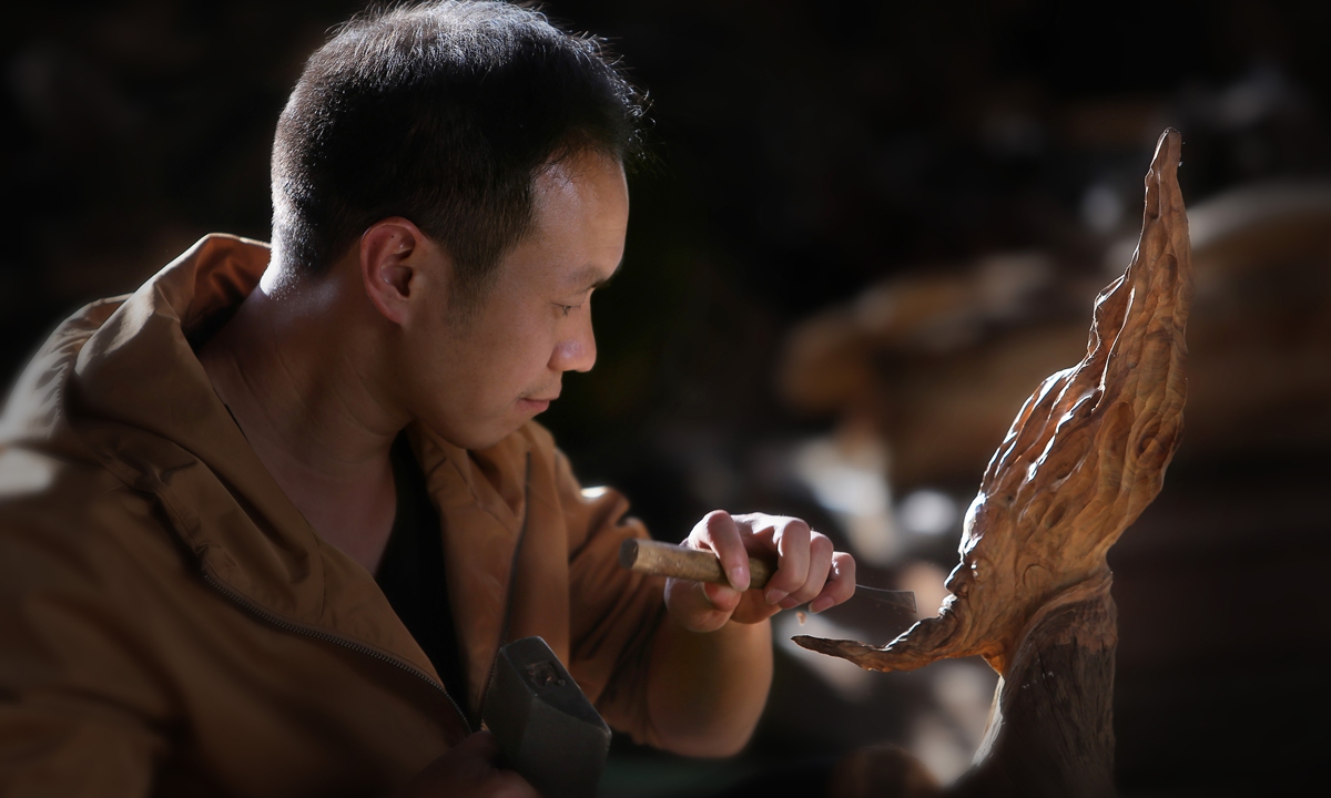 Root carving artist Chen Xing Photo: Courtesy of Chen Xing