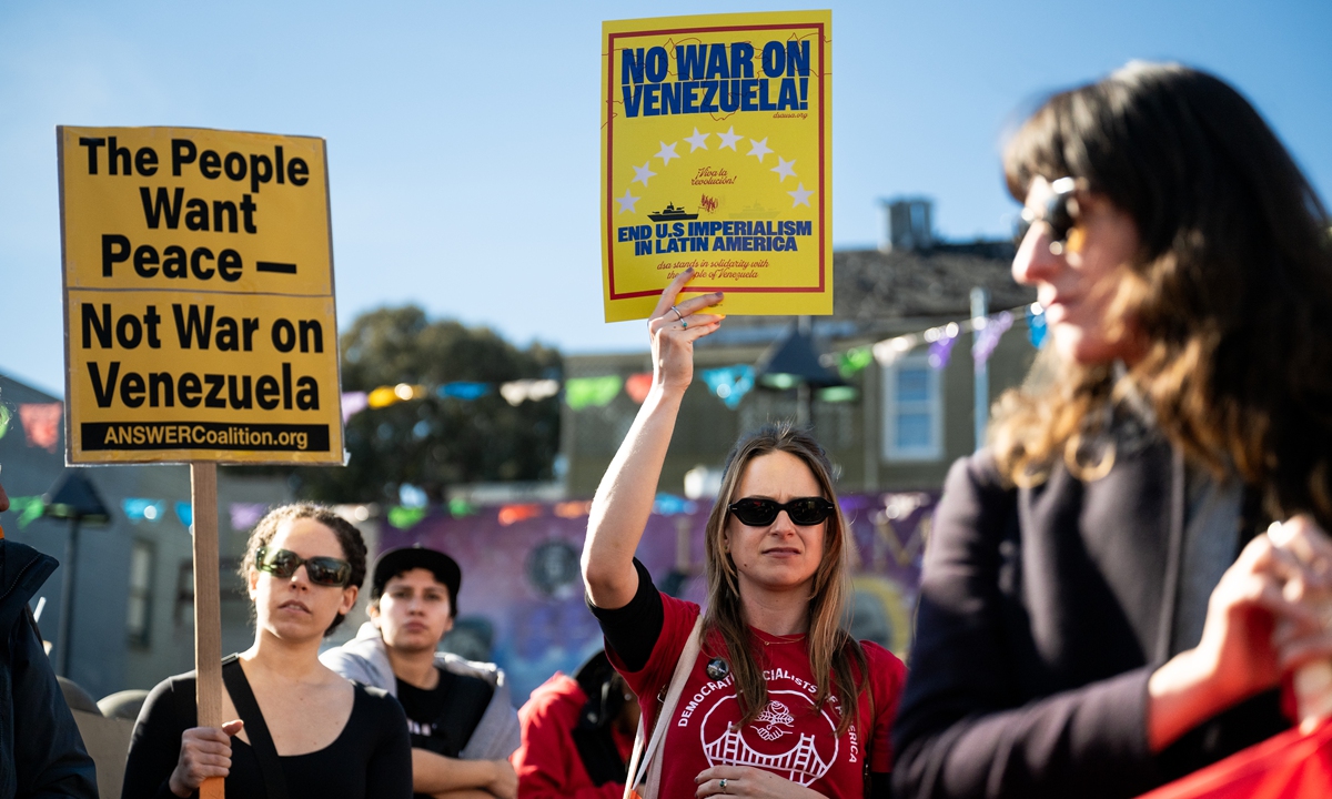 People in San Francisco participate in a demonstration to protest against the US military operation in Venezuela and to oppose the violent law enforcement actions of the US federal law enforcement officers in Minnesota, on January 10, 2026. Photo: VCG