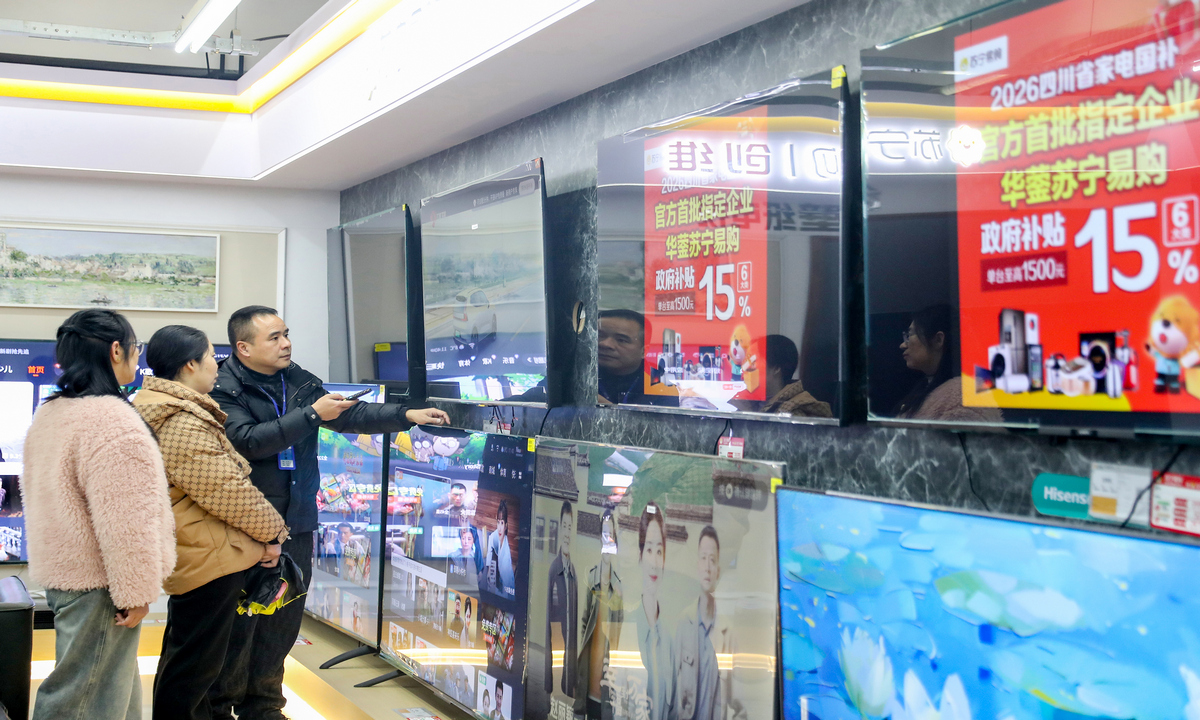 People snap up televisions eligible for the renewed trade-in subsidy program for consumer goods in Huaying, Southwest China's Sichuan Province, on January 19, 2026. With the program taking effect and the Spring Festival approaching, the city's home appliance market is drawing crowds and recording surging sales, ushering in the first consumption boom of 2026. Photo: VCG