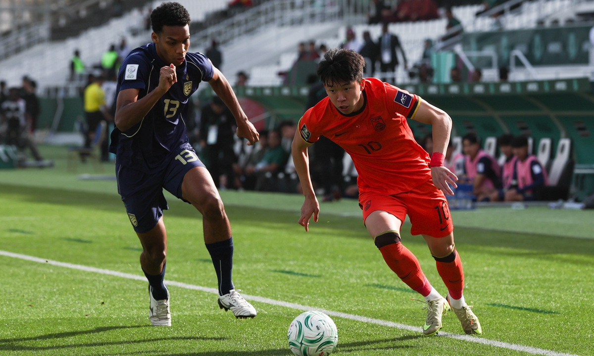 Chinese forward Wang Yudong dribbles the ball during the Under-23 Asian Cup match against Thailand on January 14, 2025 in Riyadh, Saudi Arabia. Photo: VCG