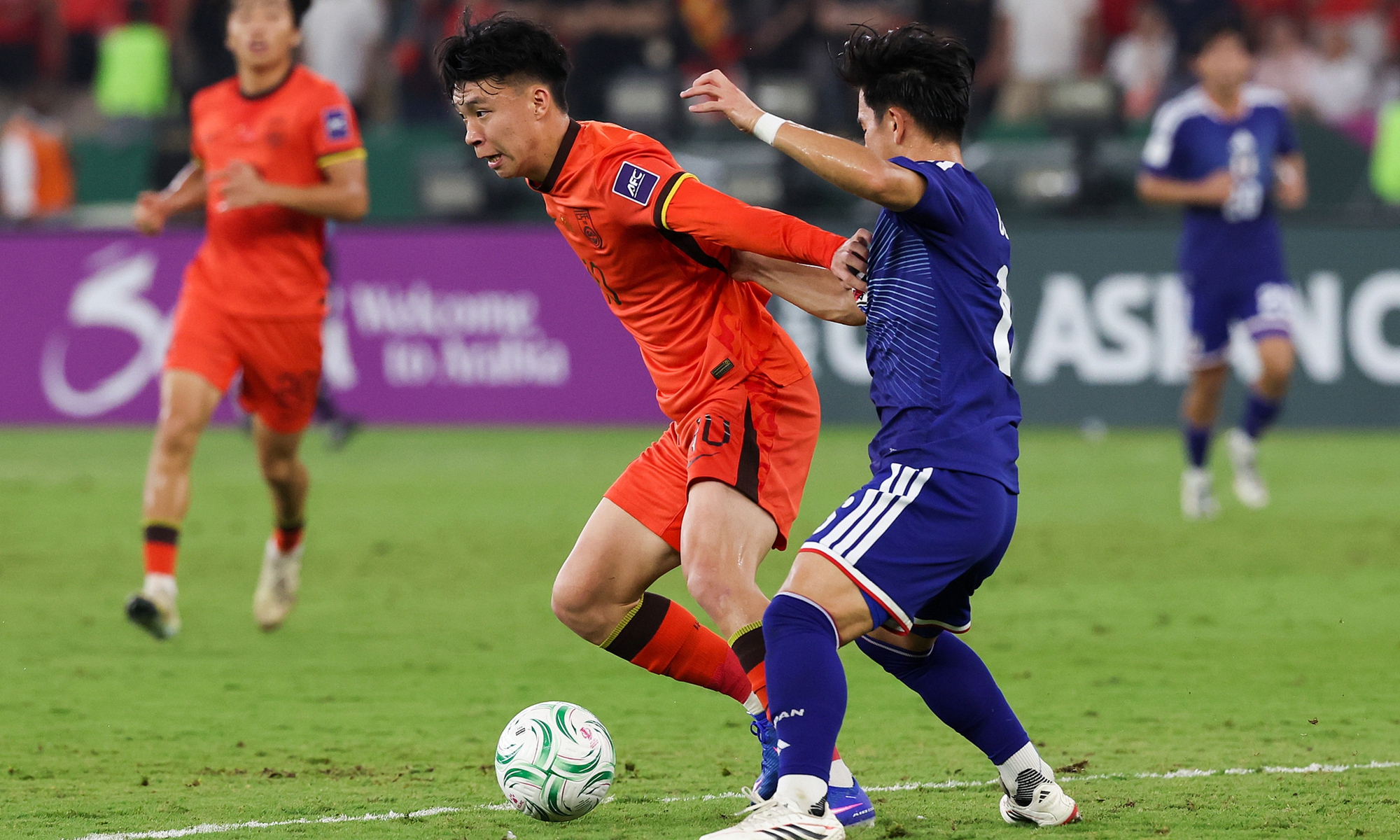 China’s forward Wang Yudong shields the ball against Japanese player Kosei Ogura during the U23 Asian Cup final in Jeddah, Saudi Arabia on January 24, 2026. Photo: VCG