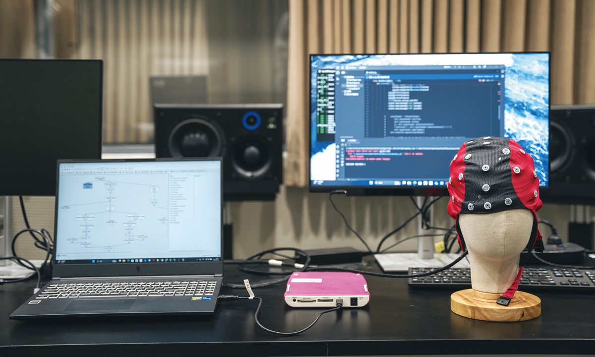 The Yangyin-1 music therapy brain-computer interface system Photo: Courtesy of Li Xiaobing