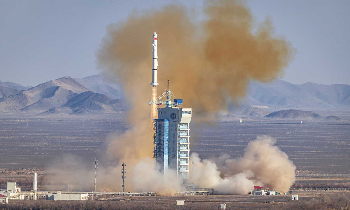 A Long March-2C carrier rocket carrying an Algerian remote-sensing satellite blasts off from the Jiuquan Satellite Launch Center in  Northwest China on January 15, 2026. The satellite will be primarily used for land planning and disaster prevention and mitigation. Photo: VCG