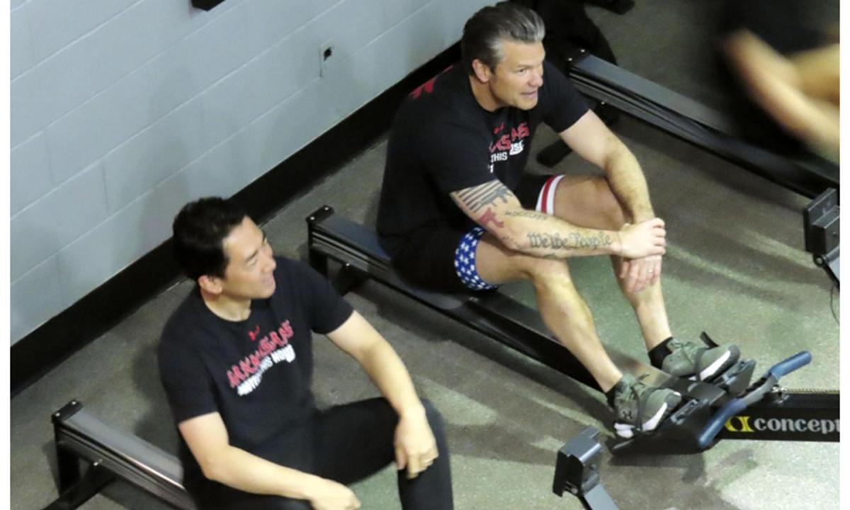 Japanese Defense Minister Shinjiro Koizumi (Left) and US Defense Secretary Pete Hegseth take part in military-style exercises at a US military facility near Washington on January 15, 2026. Photo: VCG