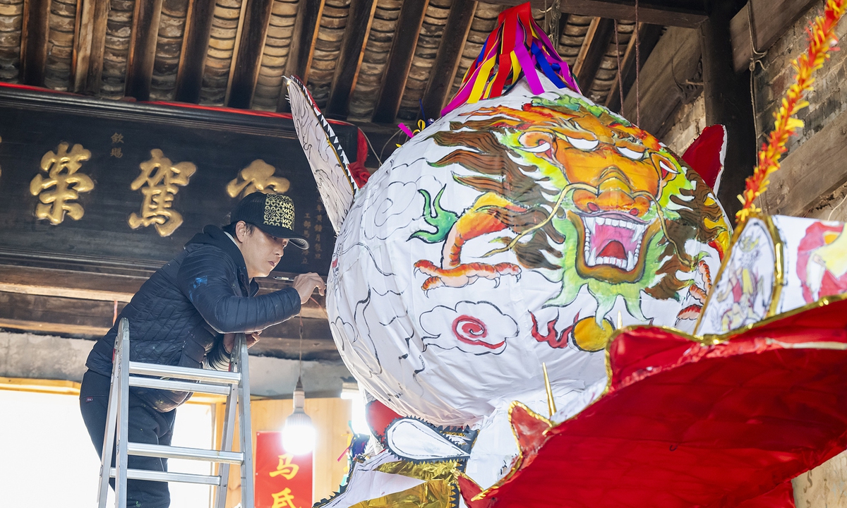 A folk artist decorates a traditional pleated dragon lantern at a local workshop in Honghuashan Village, East China's Anhui Province, on January 15, 2026. Photo: VCG