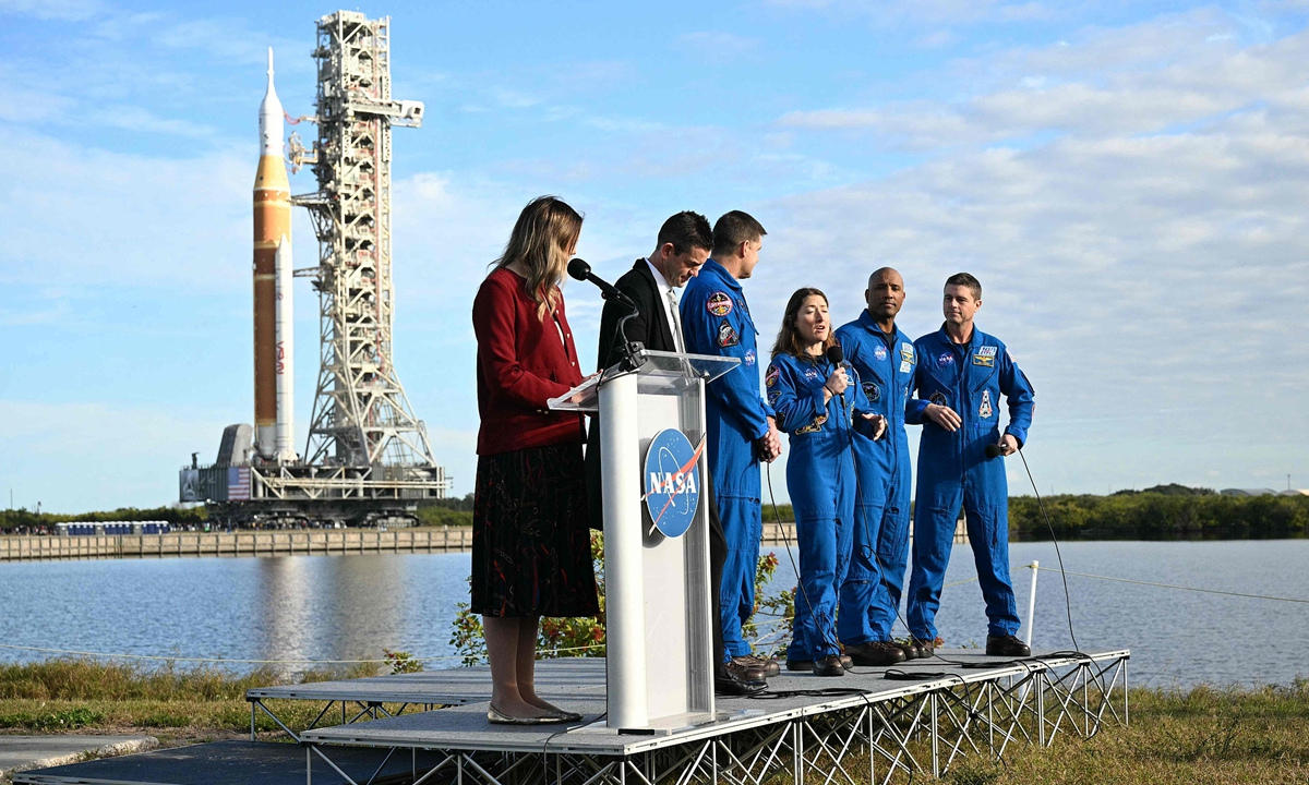The US' Artemis II mission's specialists are seen during the rollout of NASA's next-generation moon rocket, the Space Launch System (SLS) rocket with the Orion crew capsule, to the launch pad at the Kennedy Space Center in Cape Canaveral, Florida, on January 17, 2026. Launch around the moon and back is scheduled for no earlier than February 6, 2026. Photo: VCG