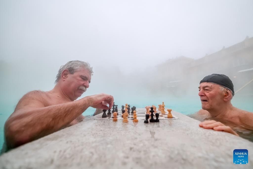 Visitors enjoy a thermal bath in the open air pool at the Szechenyi Thermal Bath in Budapest, Hungary on Jan. 16, 2026. (Photo: Xinhua)