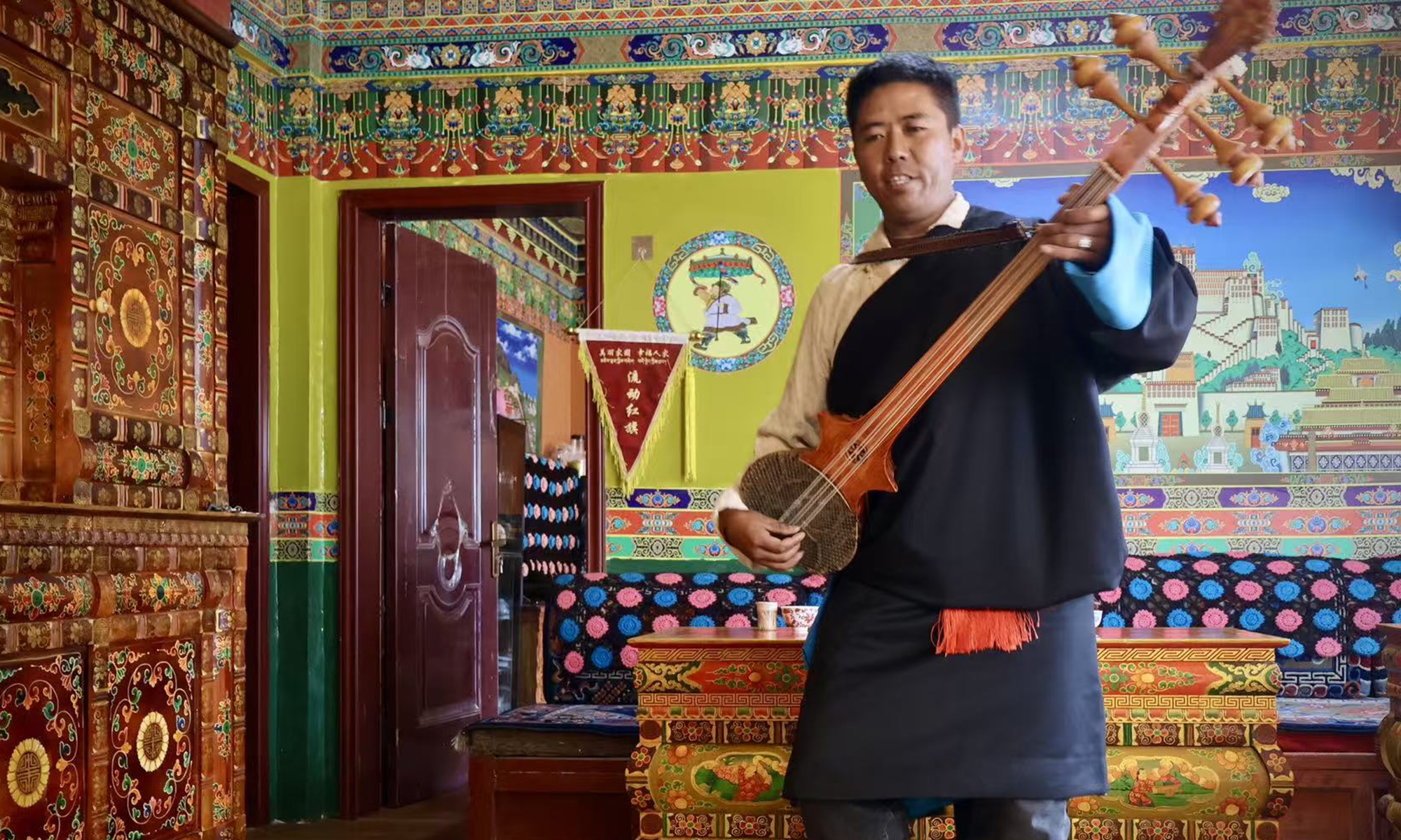 Palbar Tsering, Party secretary of Senjian village in Chawu Township, Lhaze County, performs Duixie, a traditional Xizang tap dance, at the home of villager Sonam Tsering, on January 14, 2026. Photo: Lin Xiaoyi/GT