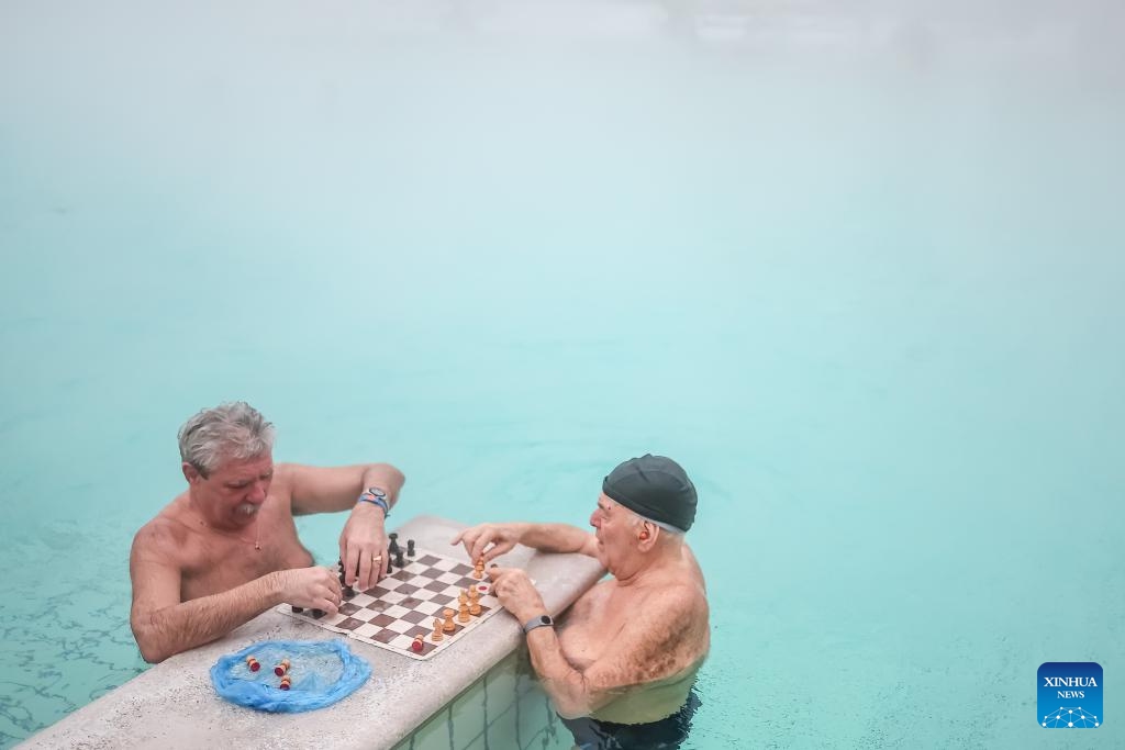 Visitors enjoy a thermal bath in the open air pool at the Szechenyi Thermal Bath in Budapest, Hungary on Jan. 16, 2026. (Photo: Xinhua)