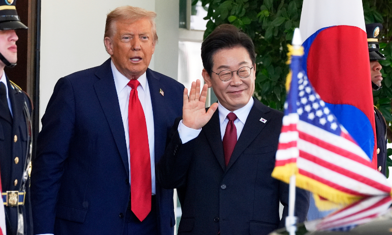 US President Donald Trump (left) greets South Korean President Lee Jae-myung upon his arrival at the White House, on August 25, 2025, in Washington. Photo: VCG