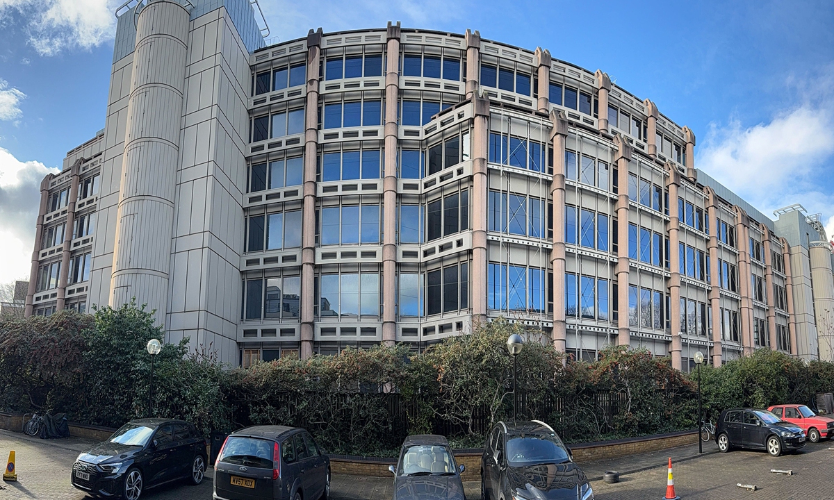 20 January 2026, Great Britain, London: The rear of the Royal Mint building, which is to house the Chinese embassy in the future and where apartments for hundreds of embassy staff are to be built. Photo: VCG