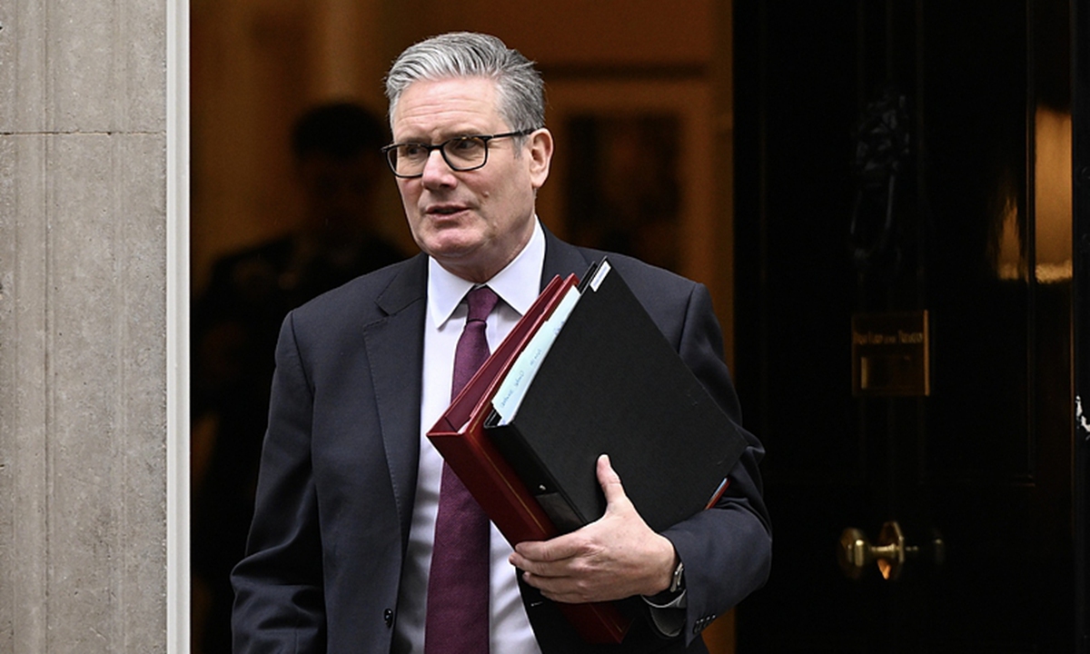 UK Prime Minister Keir Starmer leaves 10 Downing Street to attend the weekly Prime Minister's Questions session at Parliament in London, United Kingdom, on January 21, 2026. Photo: VCG