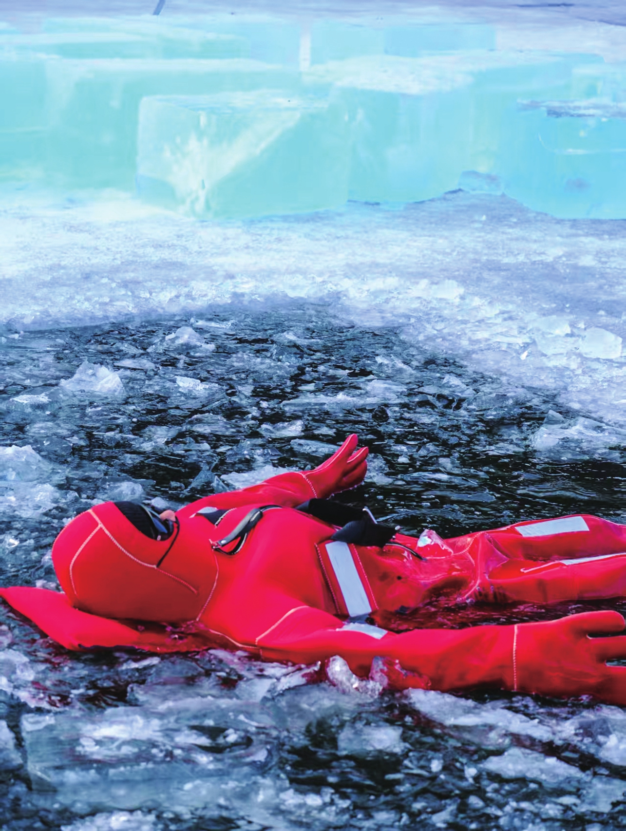An individual tries ice floating on Monday in Yanqing district, Beijing. Photos on this page: Courtesy of Da Yu
