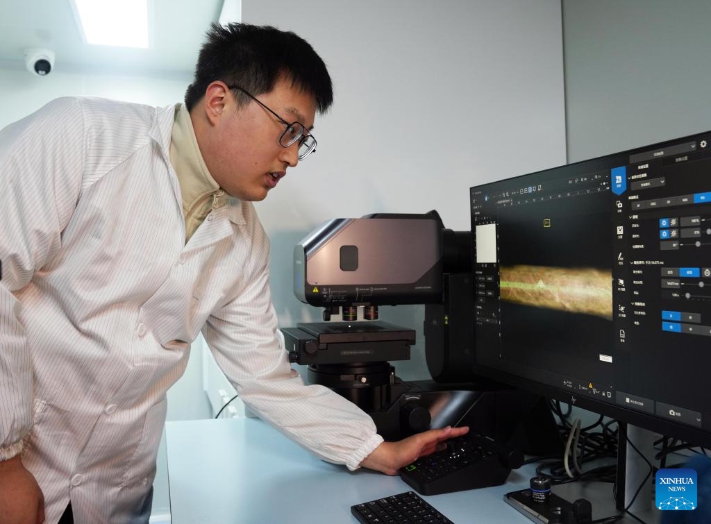 A researcher displays an enlarged image of a fiber chip on a computer screen at Fudan University in east China's Shanghai, Jan. 19, 2026. (Xinhua/Liu Ying)

