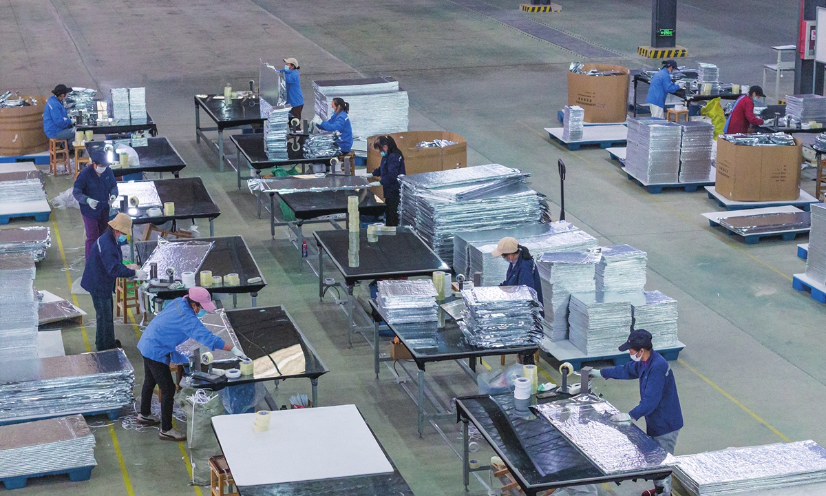 Workers produce vacuum insulation composite panels in Fanchang district, Wuhu, East China's Anhui Province, on January 26, 2026. In recent years, Fanchang has aligned its development with China's dual carbon goals, focusing on breakthroughs in core technologies for green, energy-saving insulation materials and promoting a shift in the construction sector from high-energy-consumption models to low-emission development. Photo: VCG