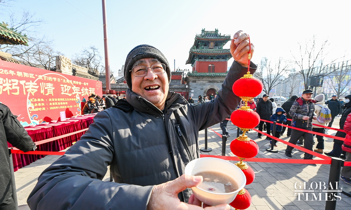 People in Beijing enjoy porridge for good fortune on Laba Festival