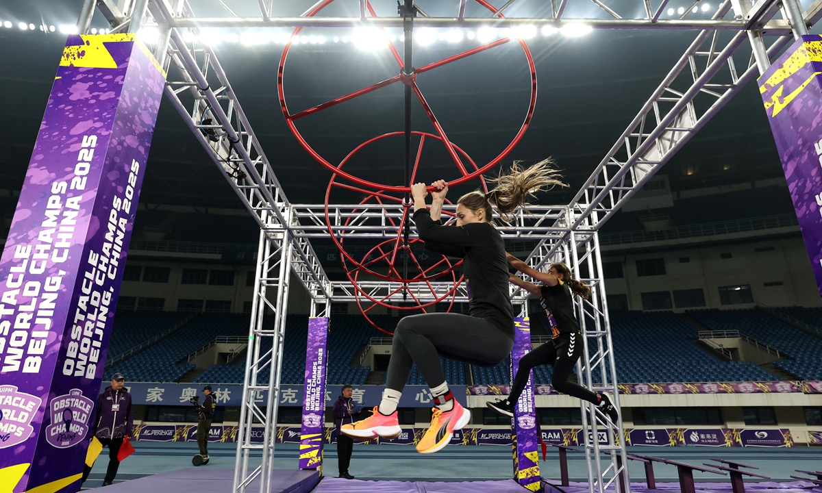 Athletes compete at the UIPM Obstacle World Championships in Beijing on October 24, 2025. Photo: VCG