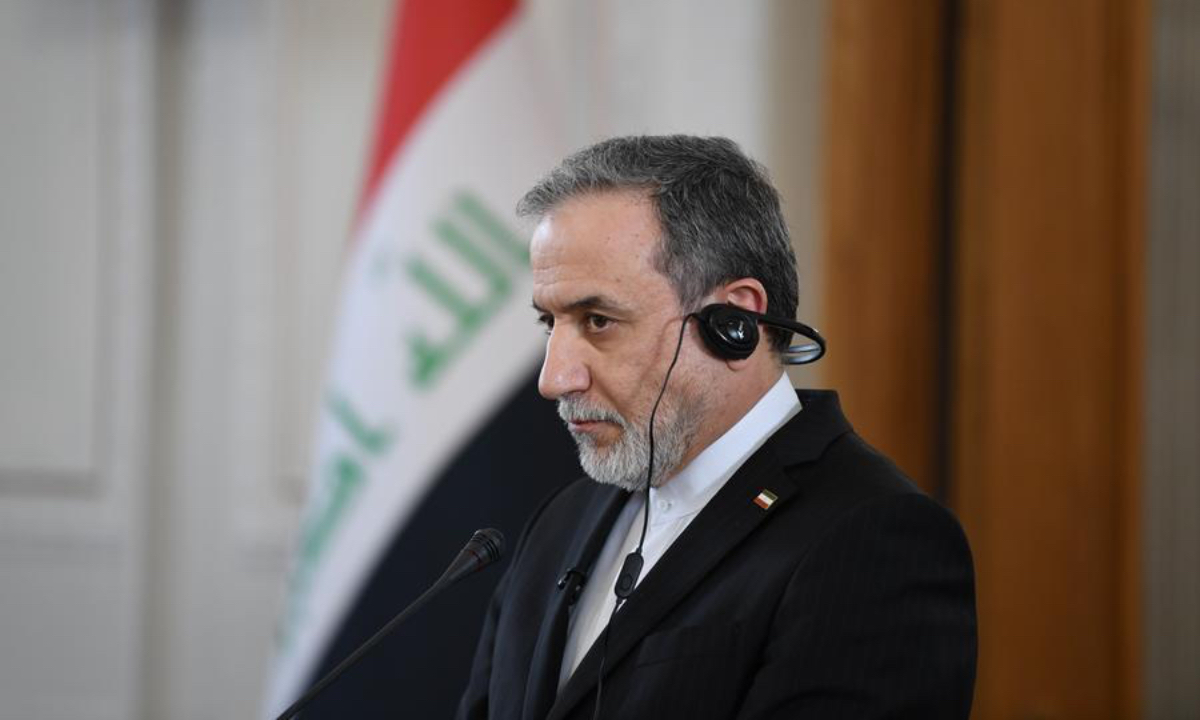 Iran's Foreign Minister Seyed Abbas Araghchi (R) attends a joint press conference in Tehran, Iran, Jan. 18, 2026. (Xinhua/Shadati)