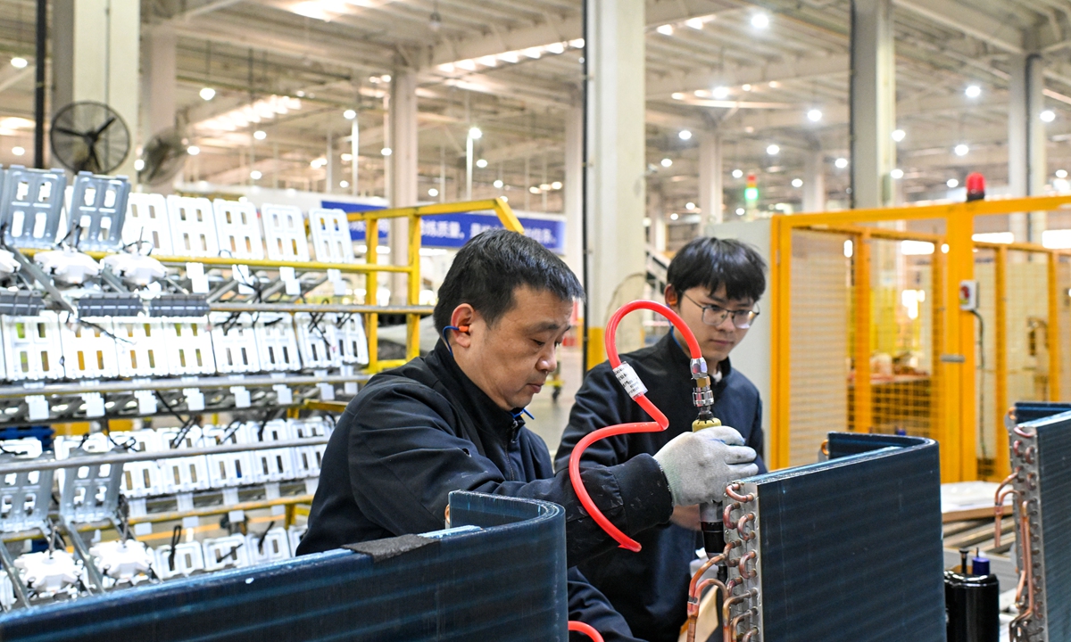 Workers are busy on the production line at Gree Electric Appliances (Nanjing) Co in Nanjing, capital of East China's Jiangsu Province on January 29, 2026. As the first month of 2026 draws to a close, enterprises across various regions in China are rushing orders and ramping up production to achieve a good start in the new year, the Xinhua News Agency reported. Photo: VCG