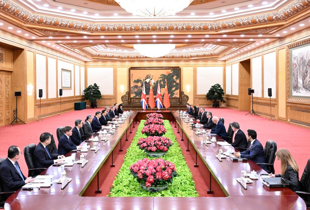 Chinese President Xi Jinping meets with British Prime Minister Keir Starmer, who is on an official visit to China, at the Great Hall of the People in Beijing, capital of China, on Jan. 29, 2026. (Xinhua/Shen Hong)