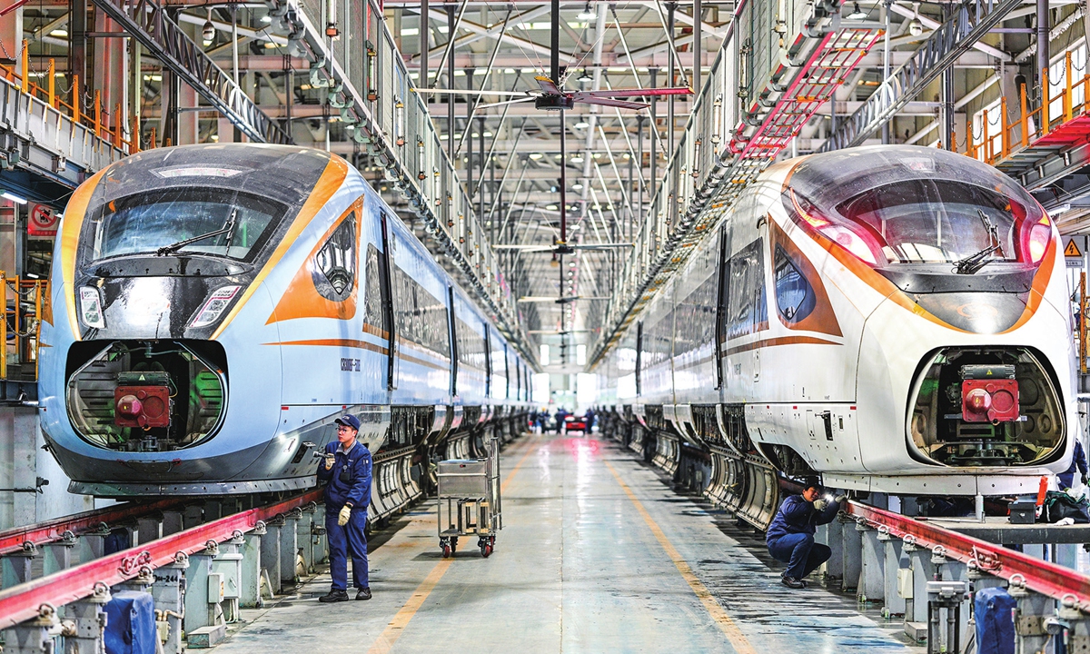 High-speed trains undergo comprehensive inspections in Nanjing, East China's Jiangsu Province, on January 30, 2026, as railway staff carry out detailed safety checks ahead of the 2026 Spring Festival travel rush, which will run from February 2 to March 13, lasting 40 days. Photo: VCG