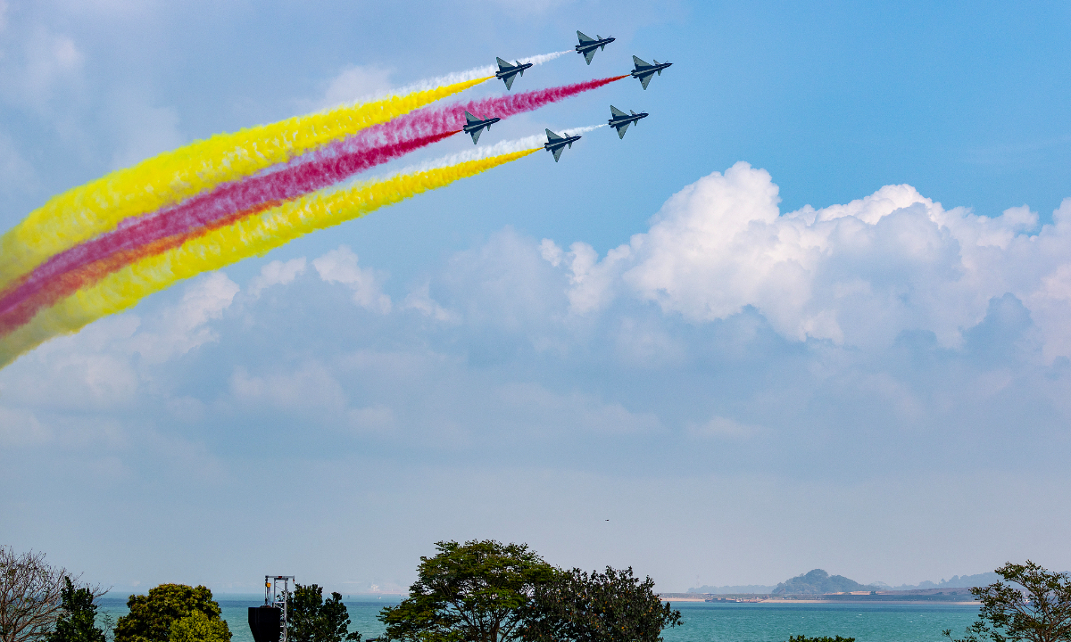 China's J-35A, J-10CE fighter jets exhibited at Singapore Airshow; Chinese expert sees high market potential