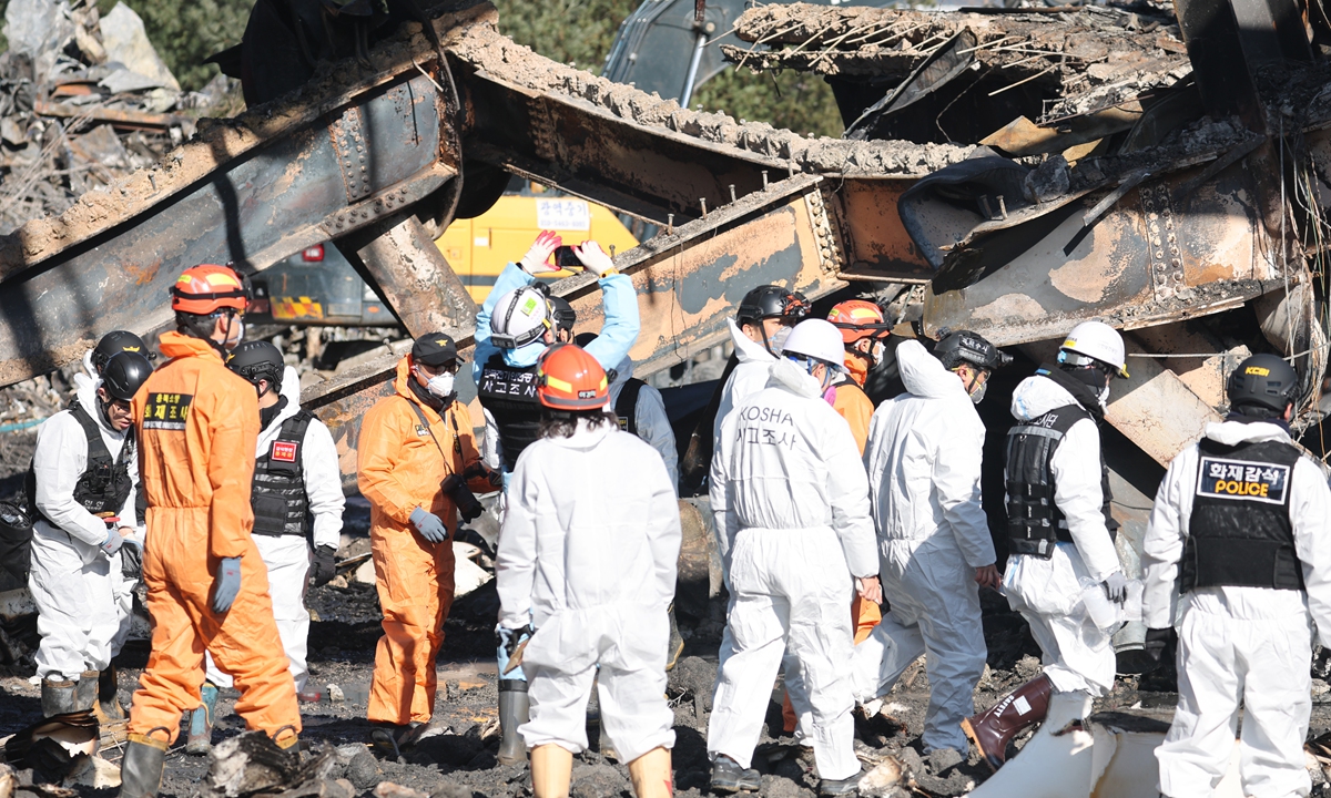South Korean fire authorities, police, the National Forensic Service, and other agencies conduct an on-site investigation on February 3, 2026, after a blaze ripped through a household goods factory in Eumseong County, North Chungcheong province in South Korea, on January 30, 2026. Two foreign workers are missing. Photo: VCG