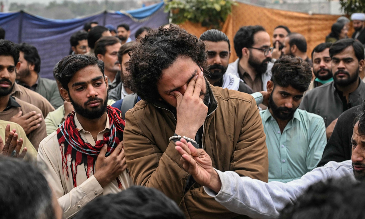 People mourn outside a mosque following an explosion in Islamabad, Pakistan on February 6, 2026. At least 31 people were killed and around 170 others were injured, Xinhua News Agency reported, citing officials. Photo: VCG