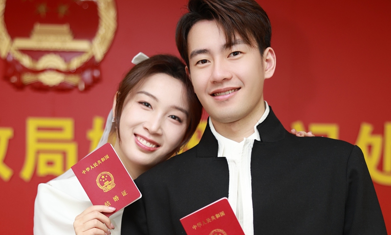 Chinese badminton ace Wang Chang announces marriage to table tennis star Qian Tianyi