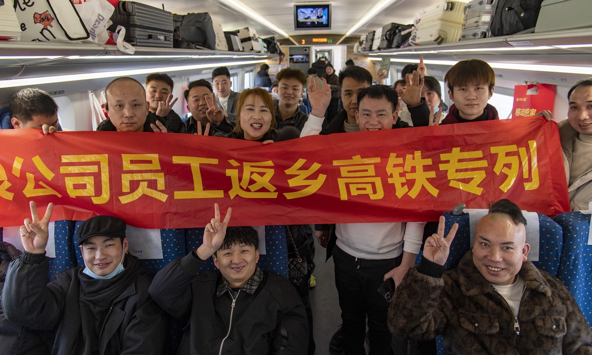 Ahead of the Spring Festival, workers from Southwest China's Guizhou and Yunnan provinces working in Yongkang, East China's Zhejiang Province along with their family members, board a train and embark on a heartwarming journey of thousands of kilometers back to their hometowns on February 8, 2026. Photo: VCG