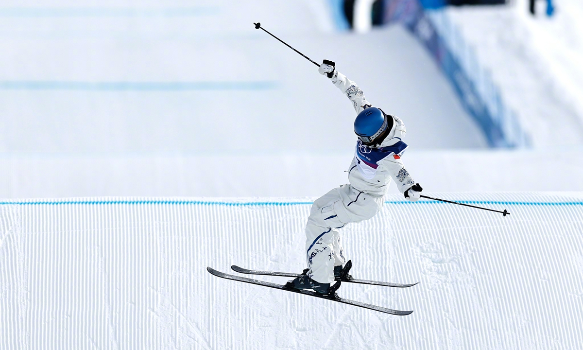 Gu Ailing competes in the women's freeski slopestyle final on February 9, 2026 in Livigno, Italy. Photo: Xinhua