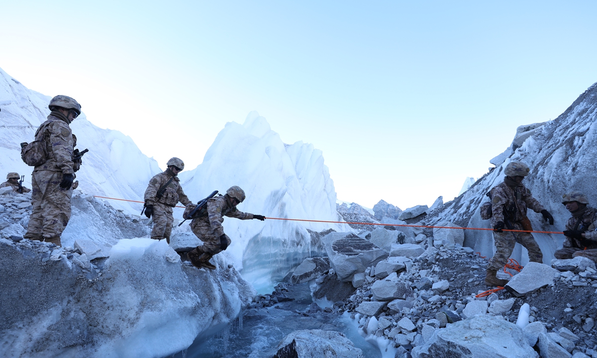 Soldiers of the Gangga defense company rely on ropes to cross glaciers while on patrol. Photo: Courtesy of Xigaze Military Sub-command under the Chinese PLA Xizang Military Command 