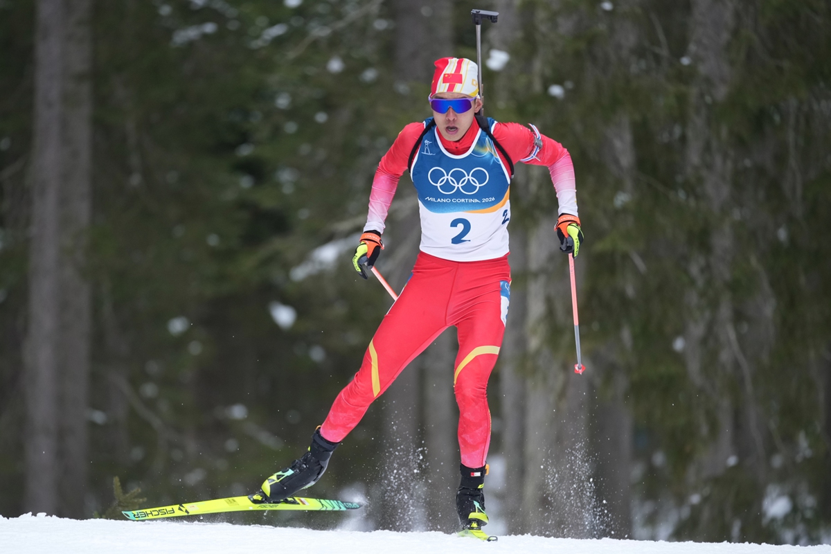 Yan Xingyuan, China, competes in the men's 20-kilometer individual biathlon race at the 2026 Winter Olympics in Anterselva, Italy, Tuesday, Feb. 10, 2026.  Photo: VCG