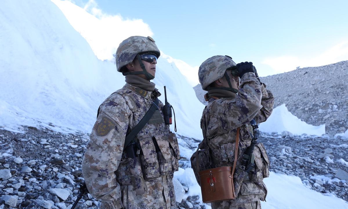 Soldiers of the Gangga defense company patrol on the snow-capped mountains and glaciers. Photo: Courtesy of Xigaze Military Sub-command under the Chinese PLA Xizang Military Command